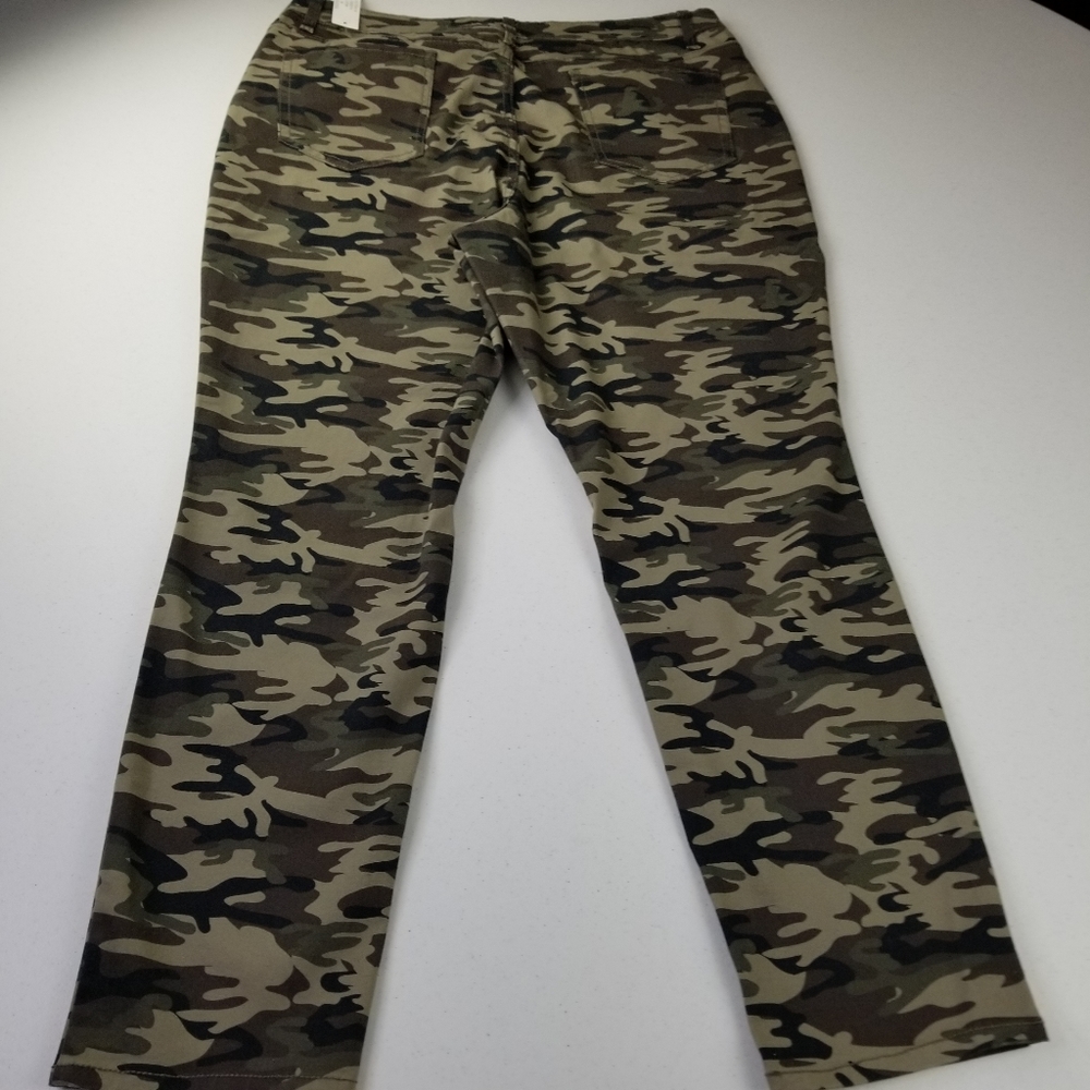 No boundaries camouflage Jean's junior size 19